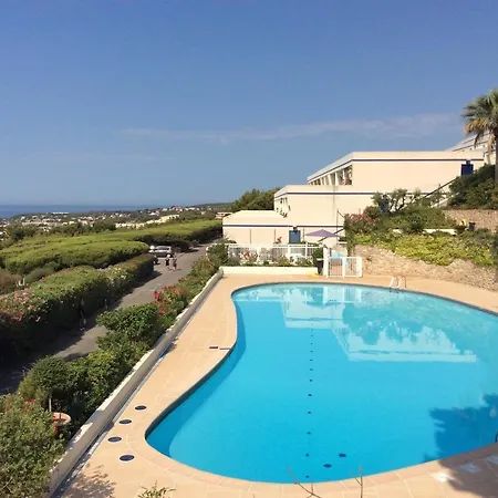 Le 22-2 Bedroom Apartment, 180 Sea View Terrace *