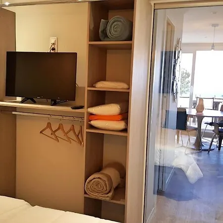 아파트 Le 22-2 Bedroom Apartment, 180 Sea View Terrace *
