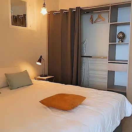 Le 22-2 Bedroom Apartment, 180 Sea View Terrace